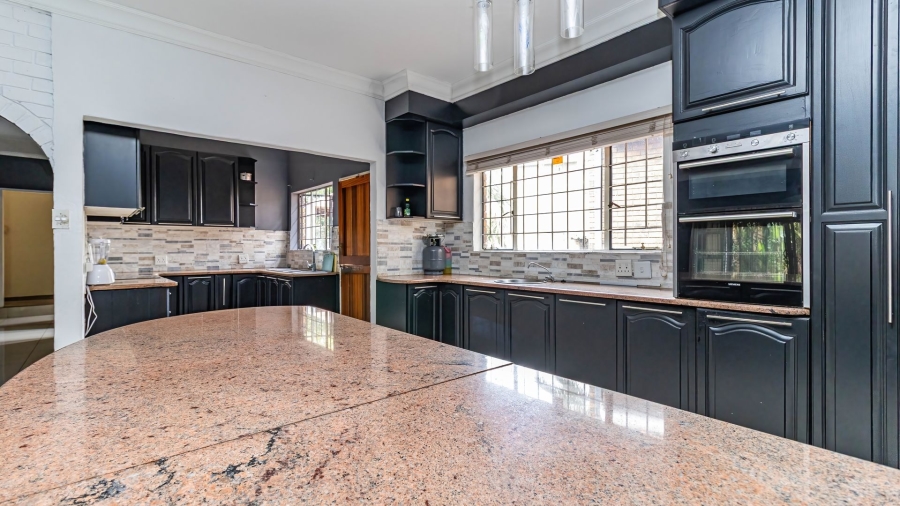 7 Bedroom Property for Sale in Safari Gardens North West